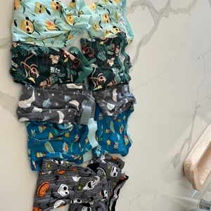 Set of 5 little sleepies Jammie’s all 2T Skelton 3T